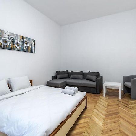 City Shalom Apartment Lviv Exterior photo